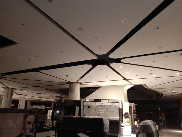 ฝ้าเพดาน · New Chanel Beauty Hall สยามพารากอน